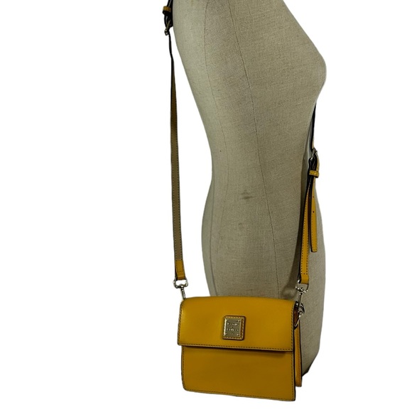 Genuine DOONEY & BOURKE Beacon mustard yellow mini leather crossbody bag - Picture 3 of 13